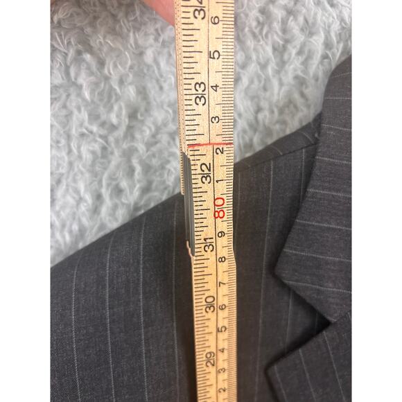 Brooks Brothers 1818 Collection men’s blazer in a gray pinstripe wool - Picture 13 of 16